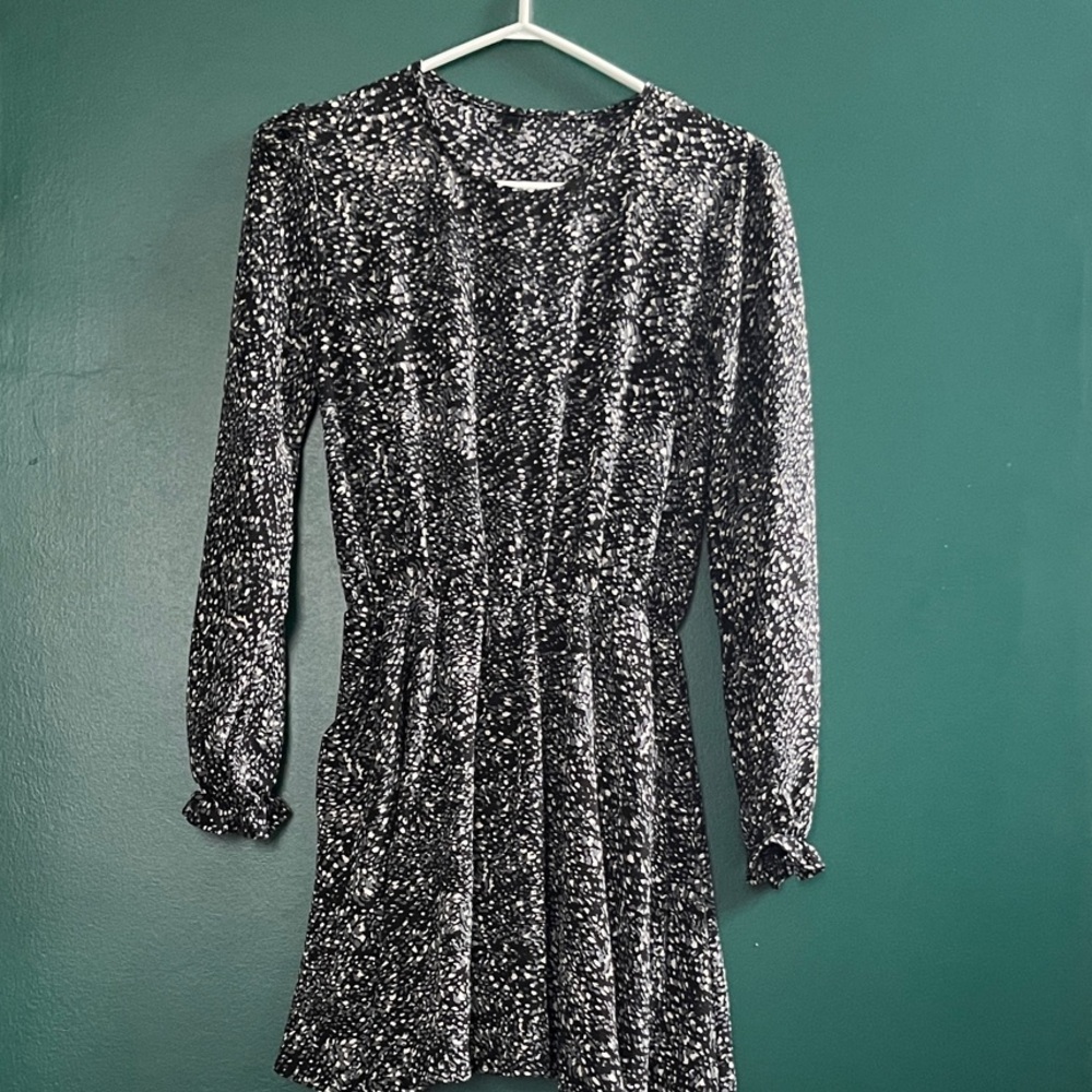 Bouncy long sleeve patterned dress with pockets